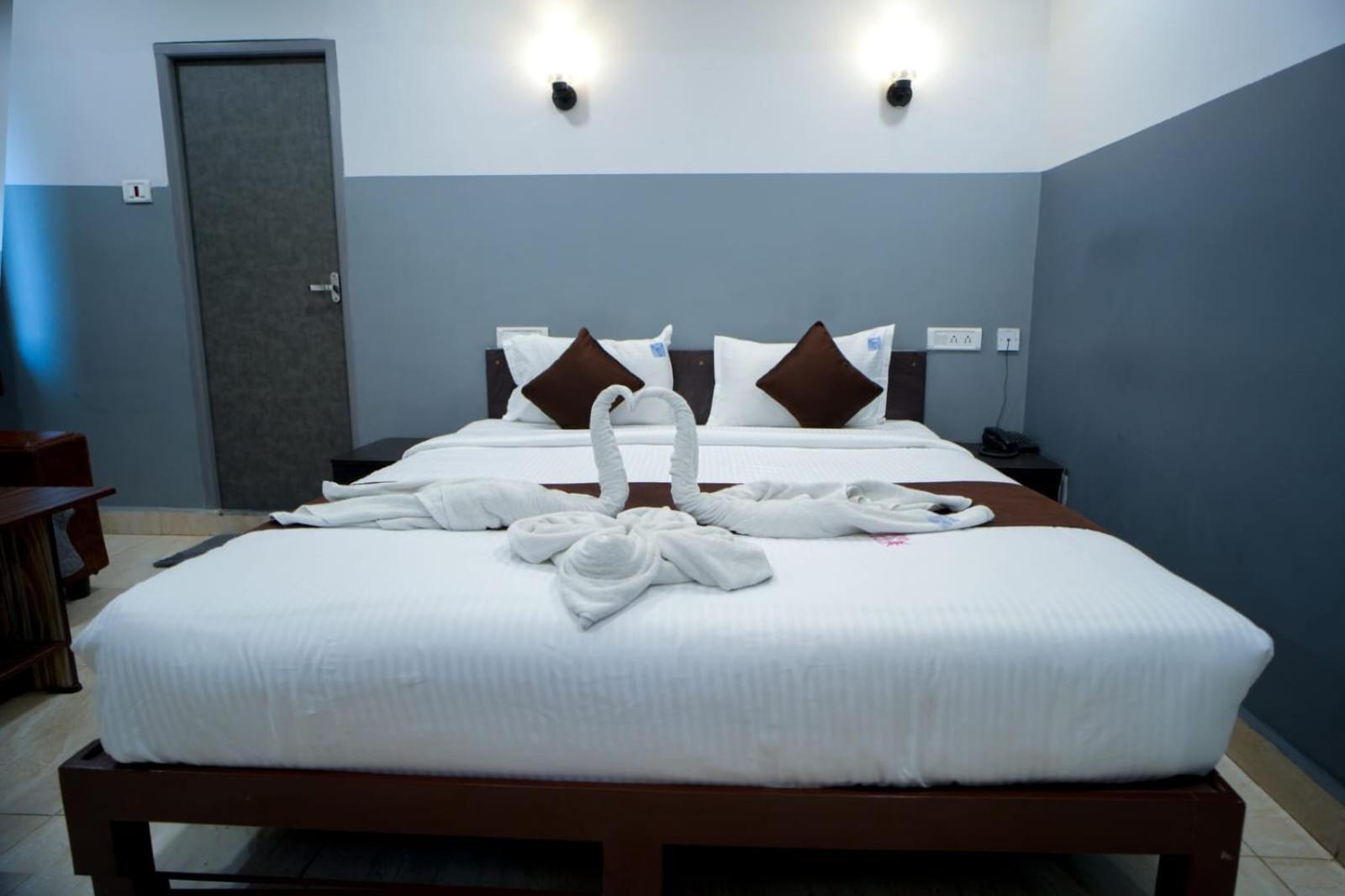 Hotel Raaj Grand Ченнаи Номер фото